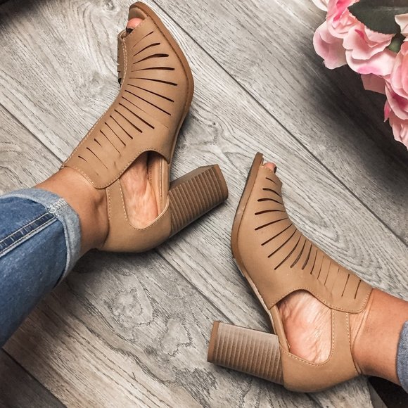 Finders Keepers Stacked Bootie - Picture 4 of 5